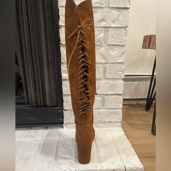 Heeled leather knee high boots - Picture 5 of 7